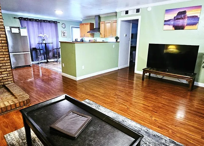Hot Tub-boat Parking-sups-fire Pit-ping Pong-wd-coffee Bar * Page