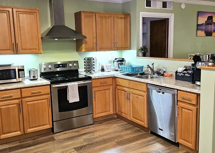 Hot Tub-boat Parking-sups-fire Pit-ping Pong-wd-coffee Bar * Page